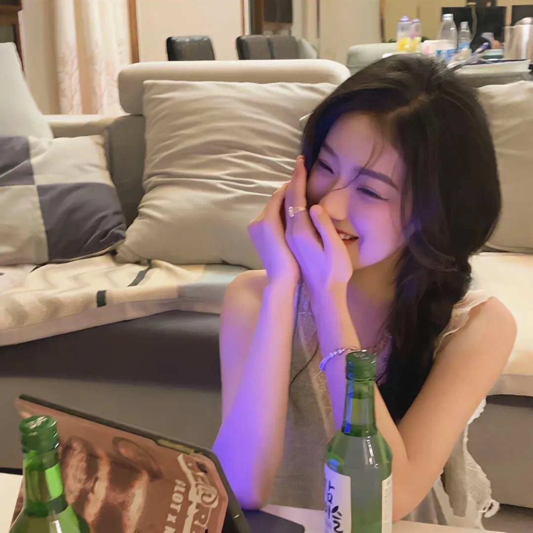 顶流爱豆片场闹不和，品牌连夜解约，一个月引热议